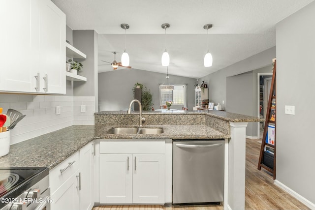 kitchen featuring a ceiling fan, a peninsula, light wood-style flooring, a sink, and appliances with stainless steel finishes