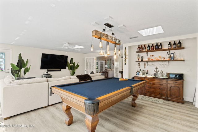 playroom featuring visible vents, ceiling fan, light wood-style flooring, a bar, and billiards