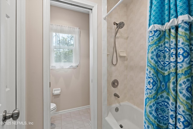 full bath featuring tile patterned floors, toilet, shower / tub combo with curtain, and baseboards