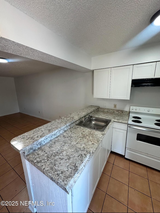 kitchen with under cabinet range hood, a sink, white electric range oven, white cabinetry, and a peninsula