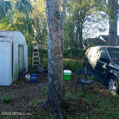 view of yard with a storage shed and an outdoor structure