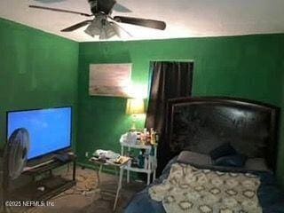 bedroom featuring a ceiling fan