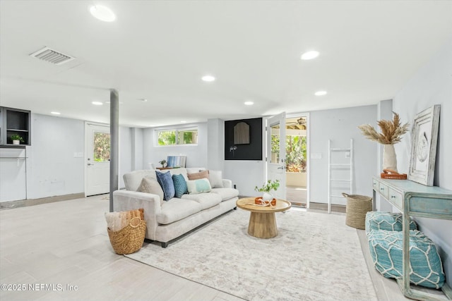 living area featuring visible vents, recessed lighting, and baseboards