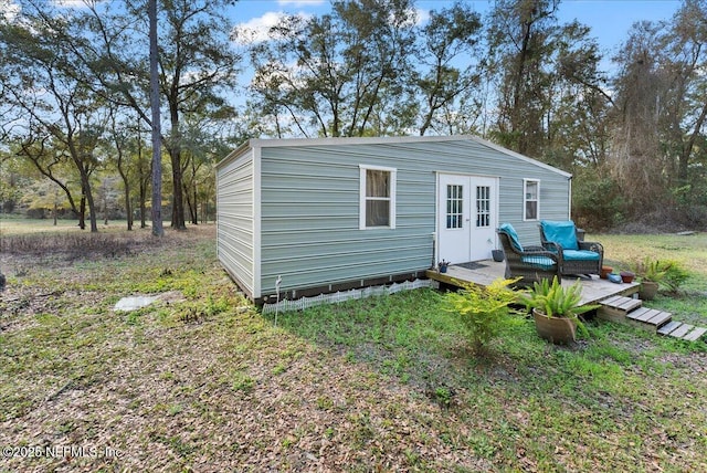 rear view of house featuring an outdoor structure