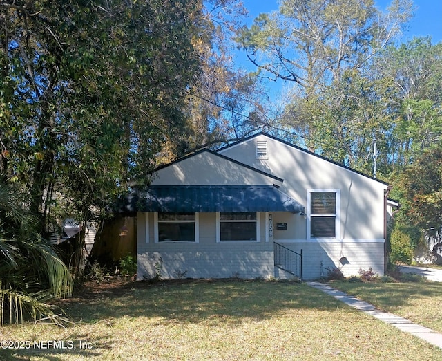 view of front of home with a front yard and brick siding