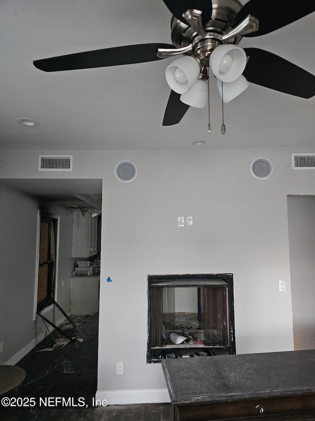 interior details featuring visible vents, baseboards, and ceiling fan