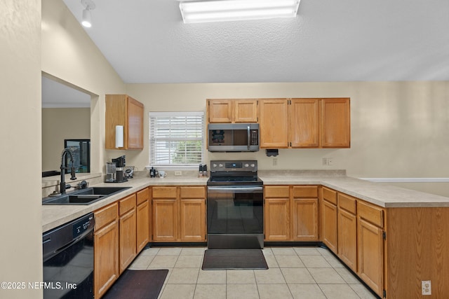 kitchen featuring a sink, stainless steel appliances, a peninsula, light countertops, and light tile patterned floors