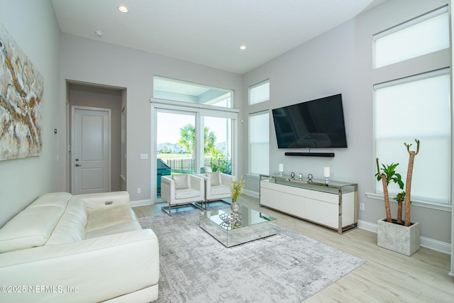 living area featuring light wood finished floors, recessed lighting, and baseboards