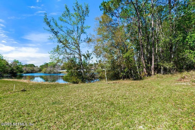 view of yard featuring a water view