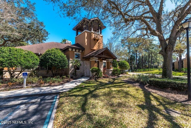 view of front of property with stucco siding and a front yard