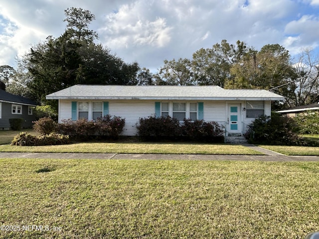 ranch-style home with entry steps and a front lawn