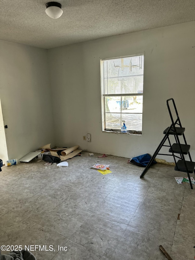 spare room featuring a textured ceiling