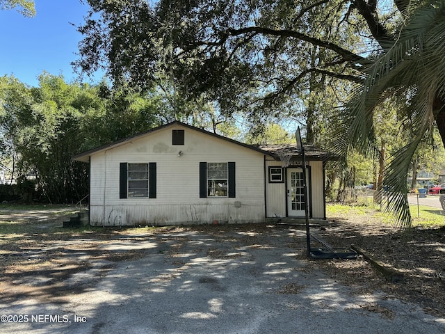 view of front of property