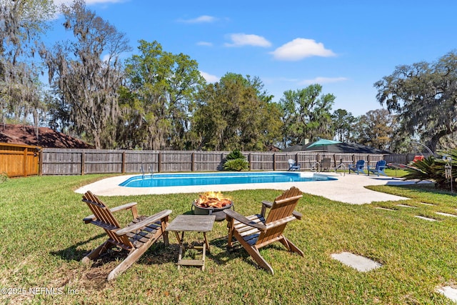 view of pool featuring a fenced in pool, an outdoor fire pit, a yard, a fenced backyard, and a patio area