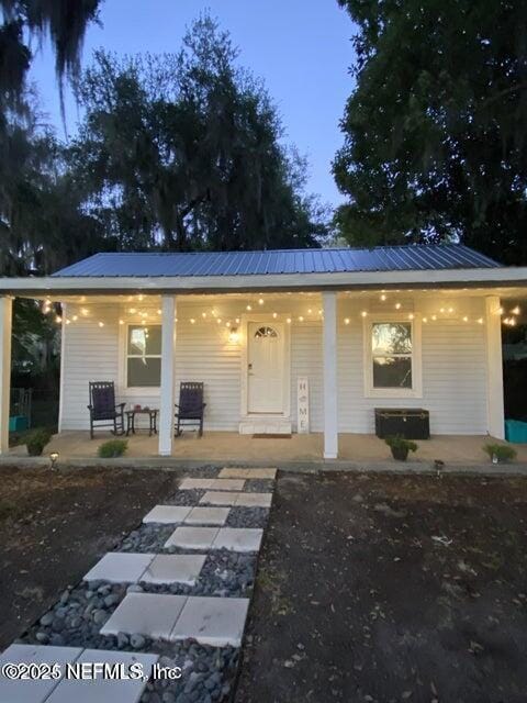 view of front of property with covered porch and metal roof