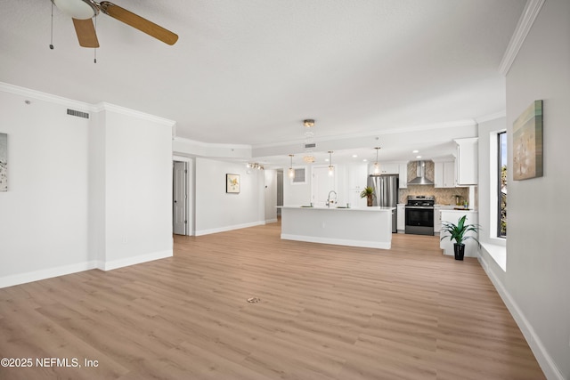 unfurnished living room with baseboards, visible vents, light wood-style flooring, ceiling fan, and ornamental molding