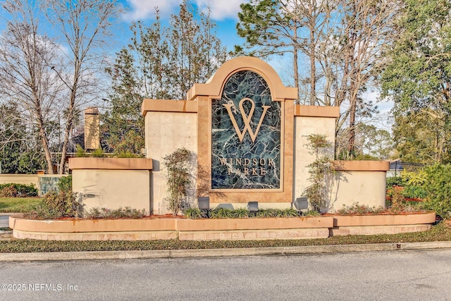 community sign featuring fence