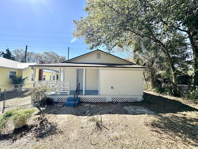 view of front of home with covered porch and fence