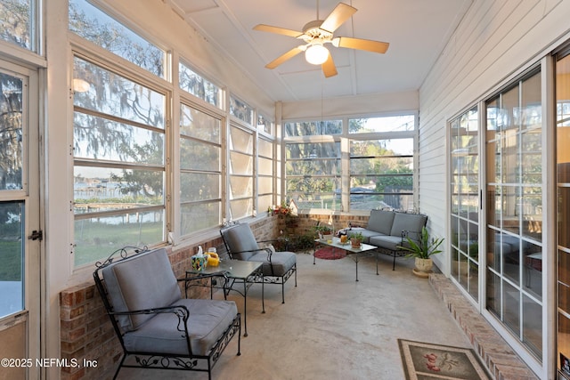 sunroom / solarium featuring a ceiling fan