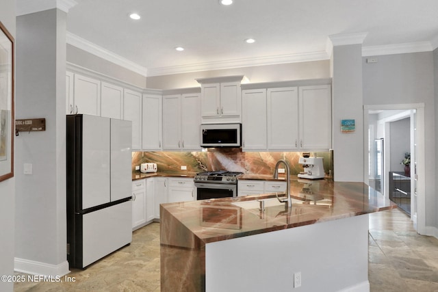 kitchen with decorative backsplash, a peninsula, appliances with stainless steel finishes, and ornamental molding