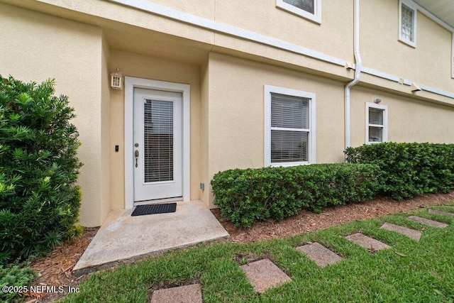 property entrance featuring stucco siding