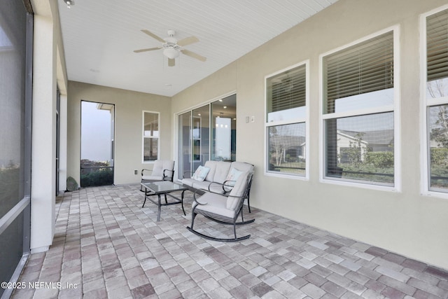 sunroom with ceiling fan