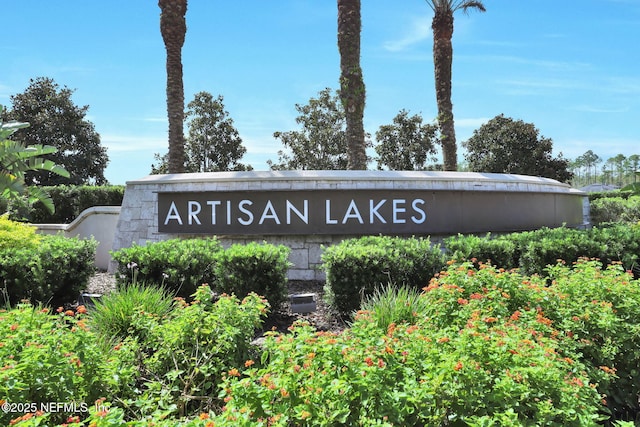 view of community / neighborhood sign