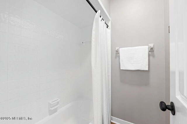 full bathroom featuring shower / tub combo