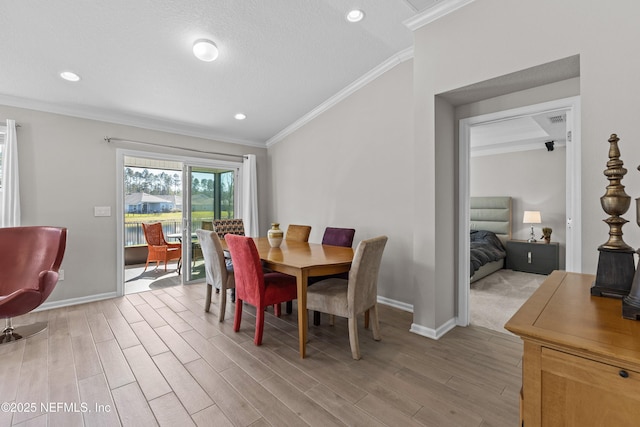 dining space featuring recessed lighting, light wood-type flooring, baseboards, and ornamental molding