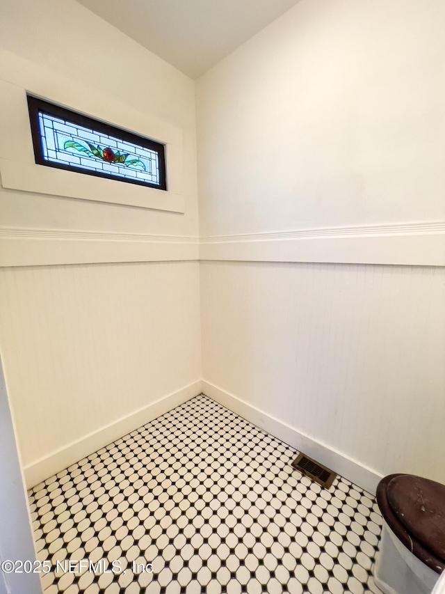 417 N 3rd St, Palatka, FL 32177 - detailed view of baseboards