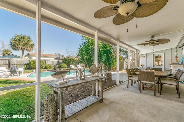 sunroom / solarium featuring a ceiling fan