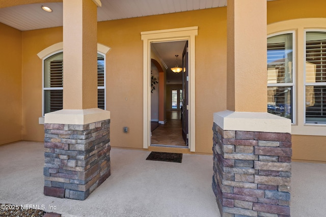 property entrance featuring stucco siding