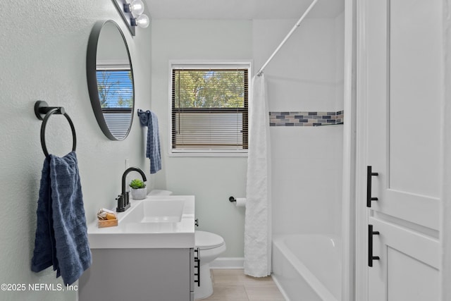 full bath featuring toilet, vanity, shower / tub combo, and baseboards