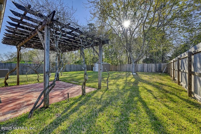 view of yard featuring a storage shed, a fenced backyard, an outbuilding, a pergola, and a patio