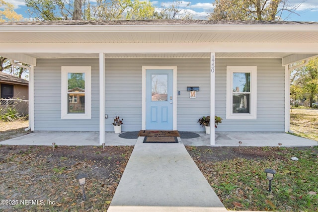 entrance to property featuring a porch