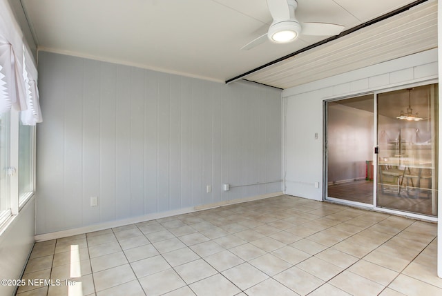 empty room with a ceiling fan