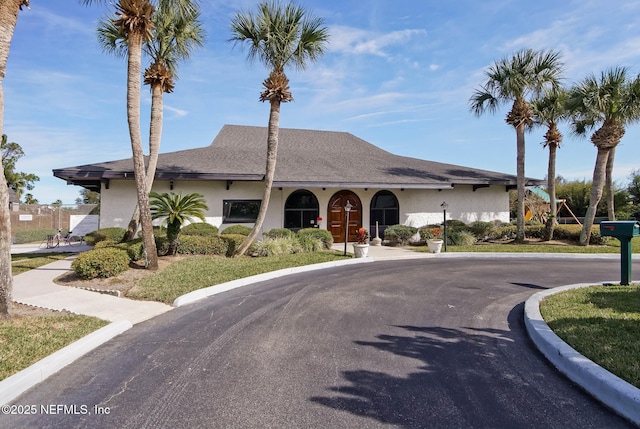 view of front facade featuring stucco siding