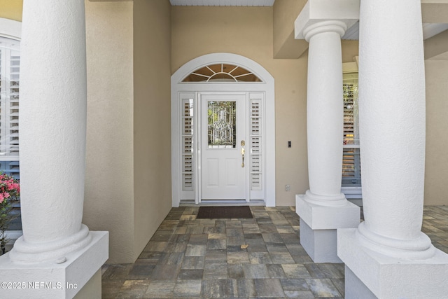 property entrance featuring stucco siding