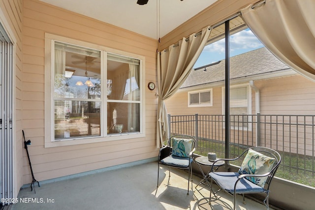 sunroom featuring ceiling fan