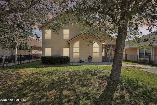 traditional home featuring a front lawn and fence