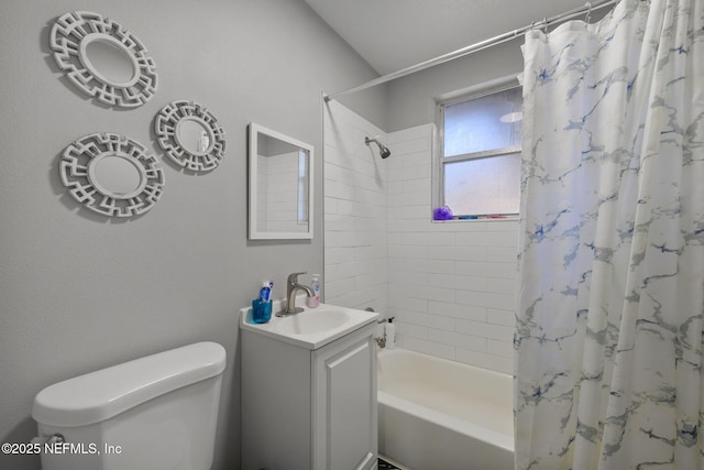 1516 Prospect St, Palatka, FL 32177 - full bathroom featuring shower / tub combo with curtain, vanity, and toilet