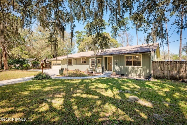 ranch-style home featuring driveway, a front lawn, and fence