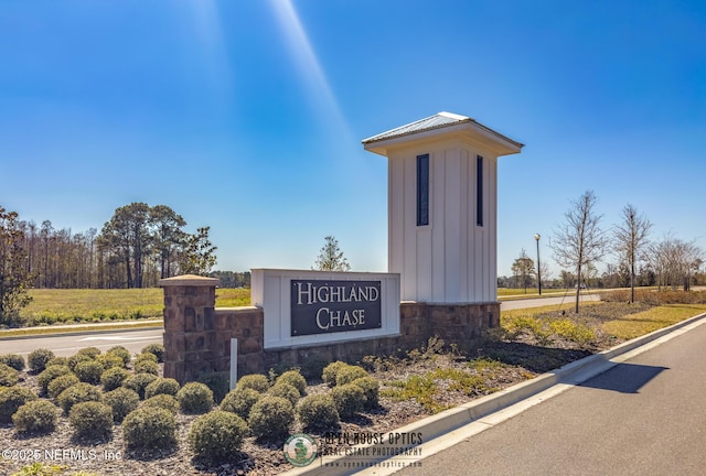 view of community / neighborhood sign