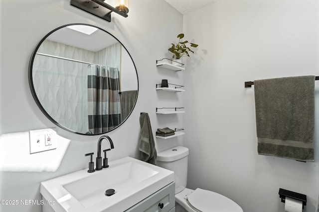 bathroom with a shower with shower curtain, toilet, and vanity