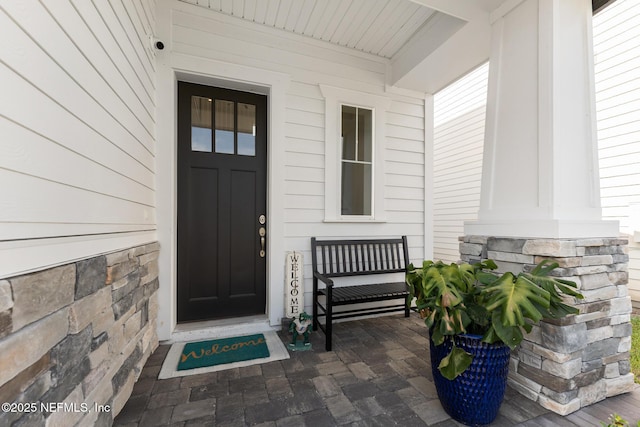 property entrance featuring a porch