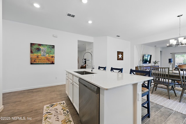 2965 Crossfield Dr, Green Cove Springs, FL 32043 - kitchen featuring visible vents, dishwasher, a sink, a kitchen bar, and light wood-style flooring