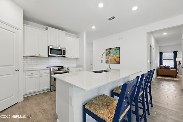 2965 Crossfield Dr, Green Cove Springs, FL 32043 - kitchen with visible vents, a sink, light wood-type flooring, appliances with stainless steel finishes, and recessed lighting