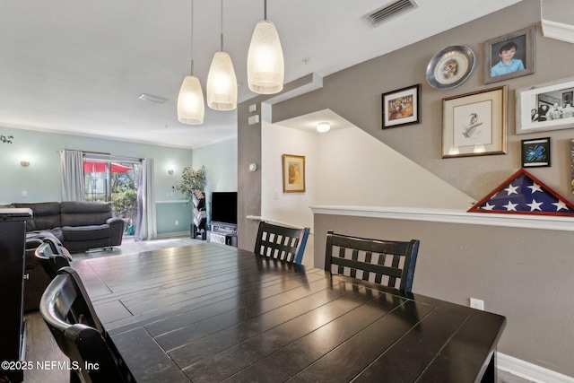 dining area featuring visible vents and baseboards