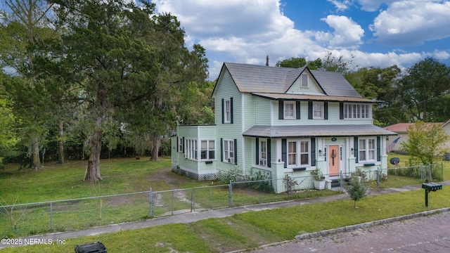346 N Cherry St, Starke, FL 32091 - victorian house featuring a front yard, a gate, and a fenced front yard