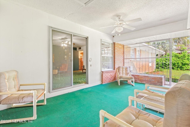 sunroom with ceiling fan